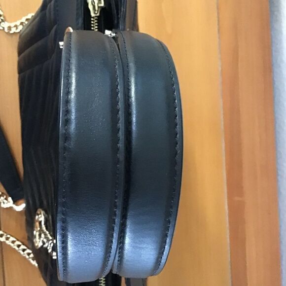 Michael Kors Susan Black Leather Quilted Medium Bag - Picture 10 of 15